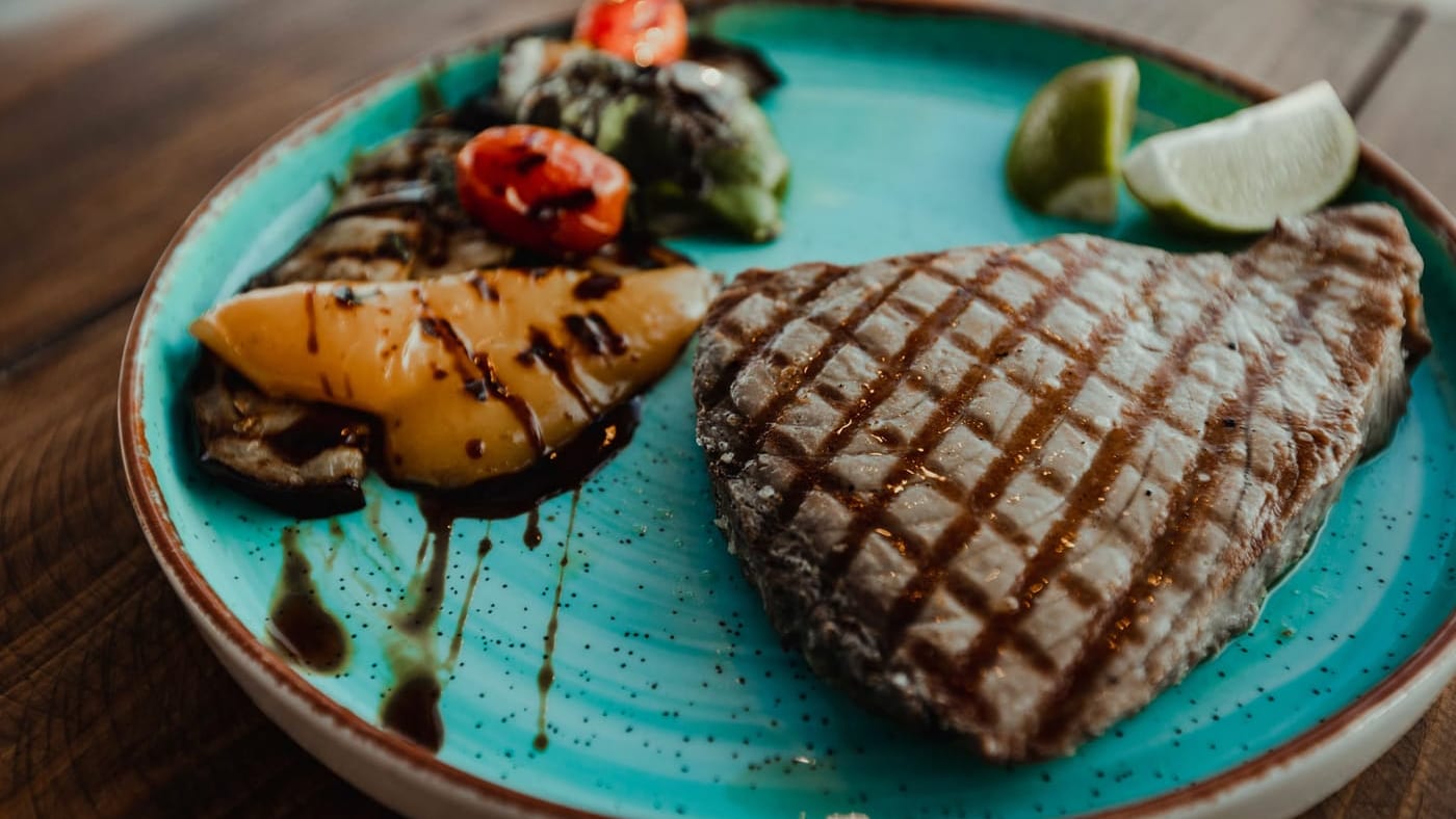 A grilled tuna fillet with grilled vegetables